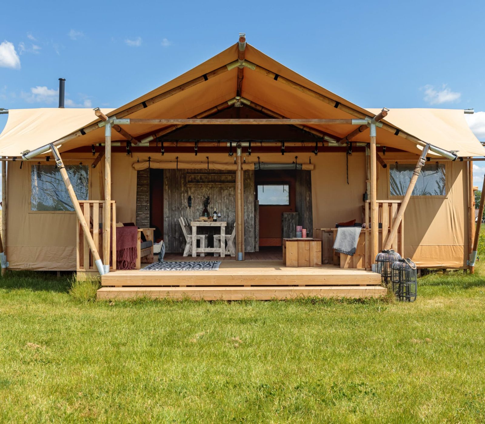 YALA-Dreamer-49-exterior-front-view-landscape